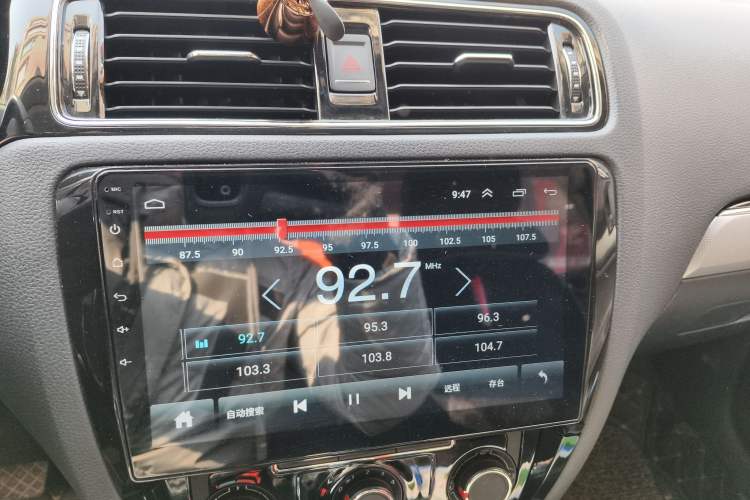 Used Volkswagen Sagitar 2018 1.6L Automatic Comfort Model Audio And AC Panel