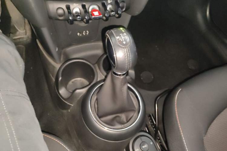 Used MINI 2016 1.2T ONE Pioneer Edition Gear Lever