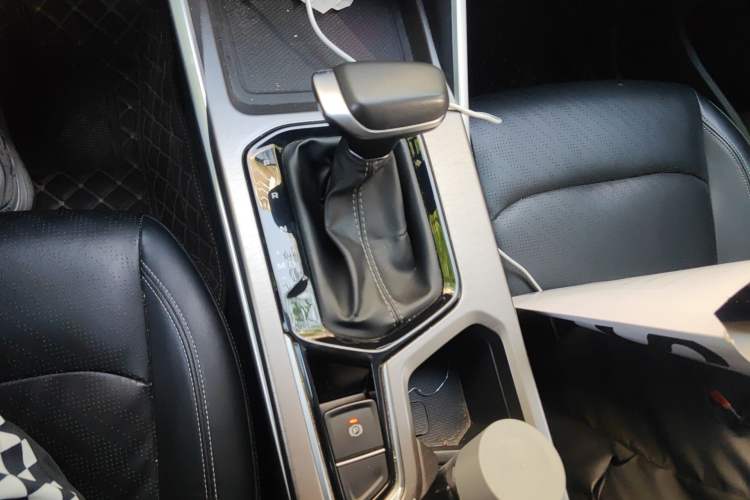 Used Geely Auto Emgrand 2022 4th Generation 1.5L CVT Elite Model Gear Lever