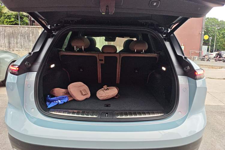 Used Nio ES6 2024 75 kWh Trunk