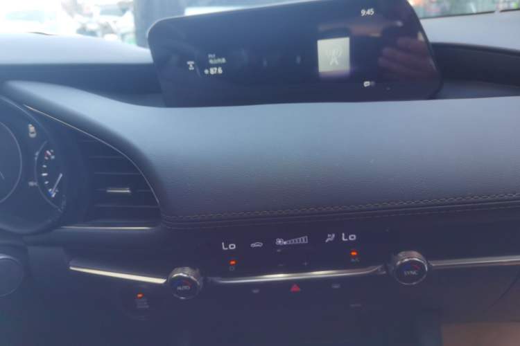 Used Mazda 3 Axela 2023 2.0L Automatic Zhiya Edition Audio And AC Panel