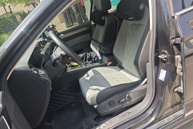 Used Volkswagen Magotan 2023 2 Million Units Limited Edition 330TSI DSG Leading Version
