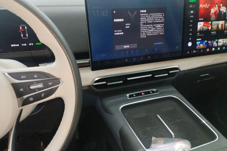 Used VOYAH Dream 2025 PHEV Four-Wheel Drive Prestige Kunpeng Edition
