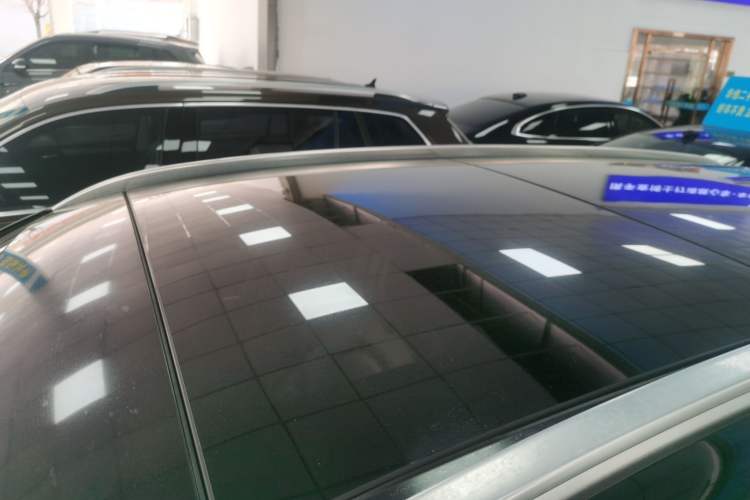 Used Mercedes-Benz GLC 2019 Facelift GLC 260 L 4MATIC Luxury Model Roof