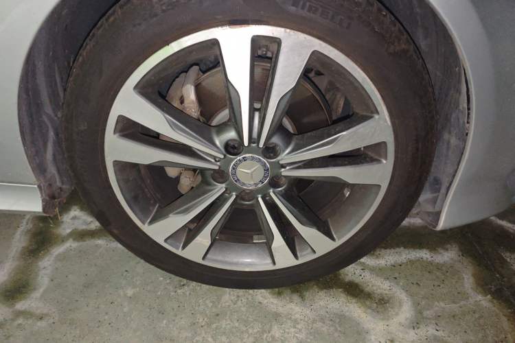 Used Mercedes-Benz E-Class 2015 E 260 L Sport Edition Right Front Wheel Hub