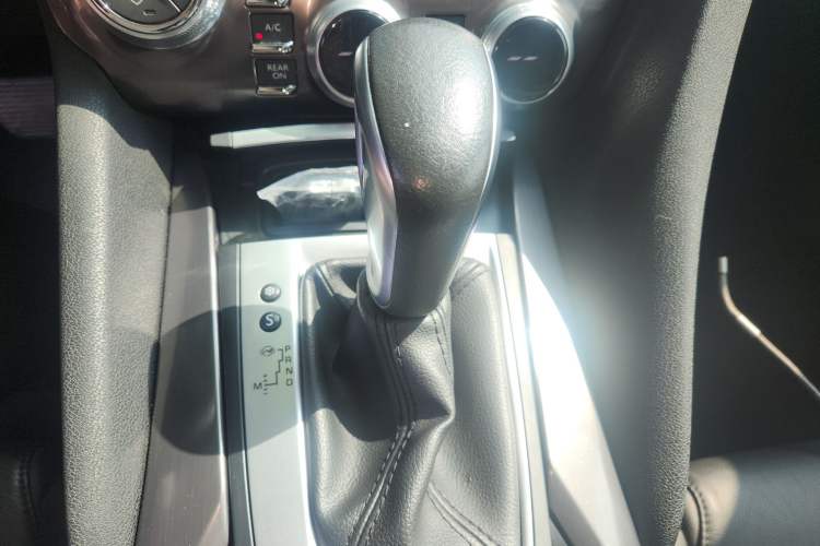 Used DS 5 2015 1.6T Luxury Edition THP160 Gear Lever
