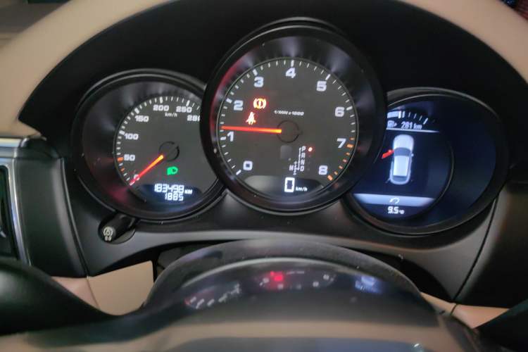 Used Porsche Macan 2016 Macan 2.0T Odometer Close Up