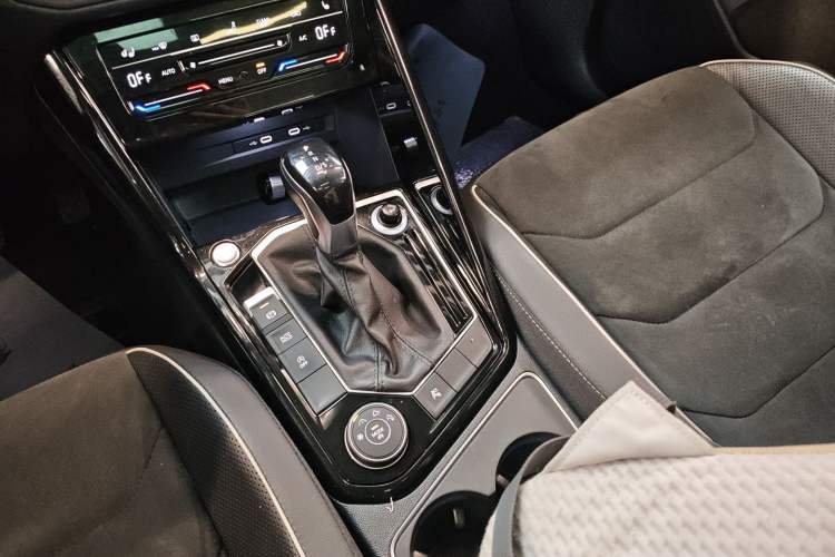 Used Volkswagen Tayron 2020 380TSI Four-Wheel Drive Luxury Connect Pro Edition Gear Lever