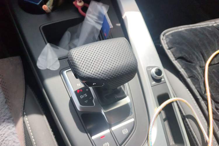 Used Audi A4L 2022 40 TFSI Fashion Dynamic Model Gear Lever