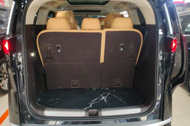 Used Denza D9 2024 DM-i 980 Four-Wheel Drive Prestige Model Trunk