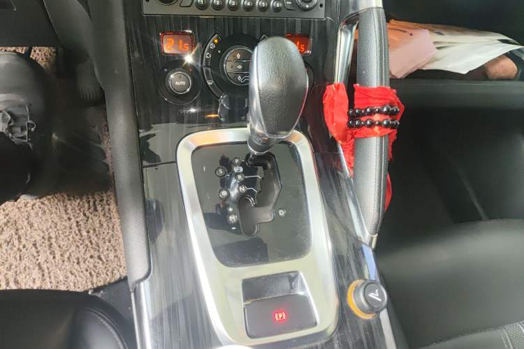 Used Peugeot 3008 2013 1.6THP Automatic Trend Edition Gear Lever