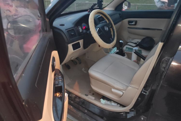 Used Dongfeng Fengon 370 2016 1.5L Manual Standard Edition SFG15-02 7 Seats Driver Seat