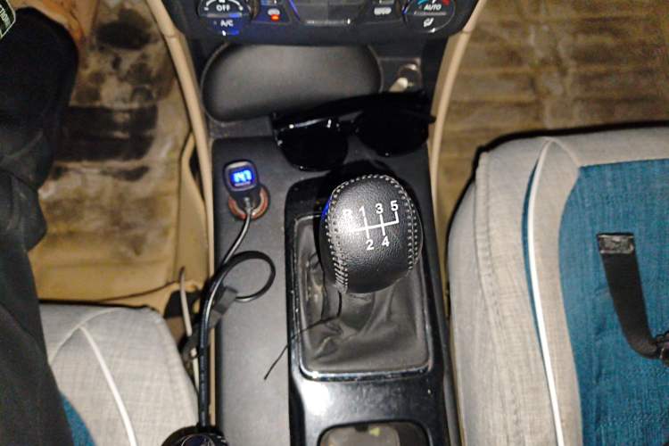 Used Bestune B50 2013 1.6L manual luxury version Gear Lever