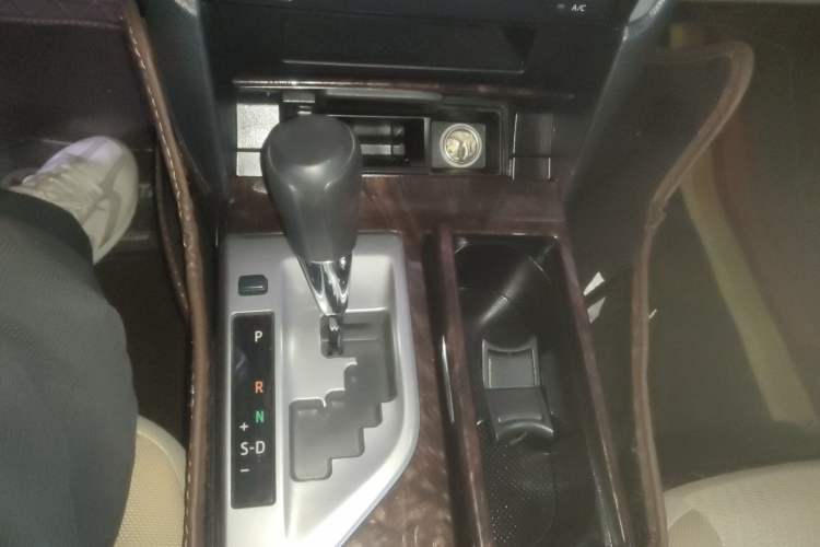 Used Toyota Camry 2015 2.0E Elite Edition Gear Lever