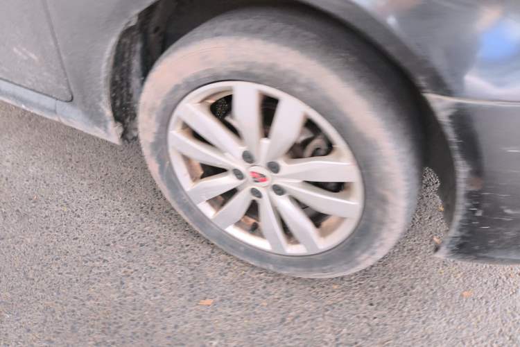 Used Roewe 350 2014 1.5L Manual Swift Edition Right Front Wheel Hub