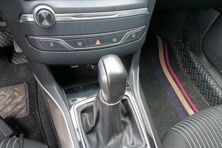 Used Peugeot 408 2015 1.2T Automatic Luxury Edition Gear Lever