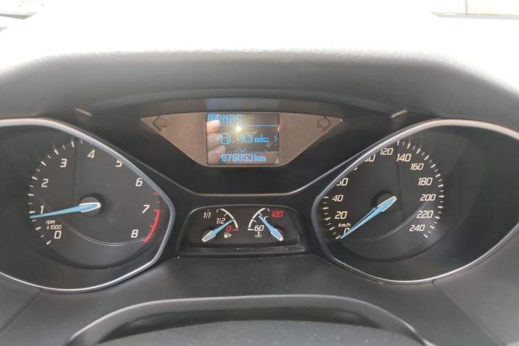 Used Ford Focus 2012 Sedan 1.6L Automatic Fashion Edition
