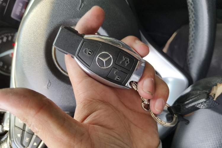 Used Mercedes-Benz C-Class 2017 Facelift C 200 L Sport Edition Vehicle Key