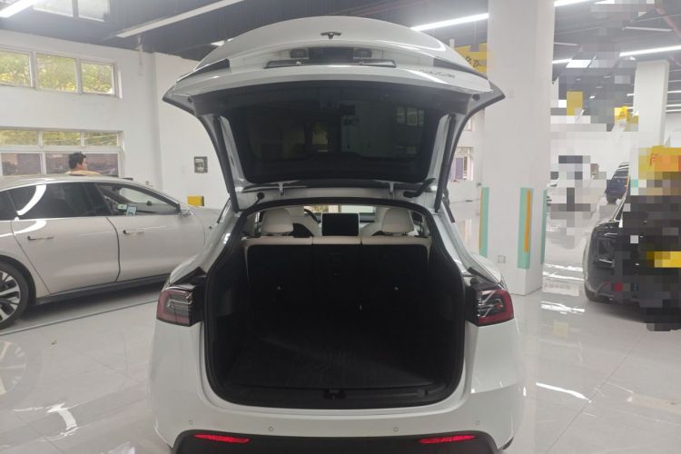 Used Tesla Model Y 2023 Long-Range All-Wheel-Drive Version Trunk