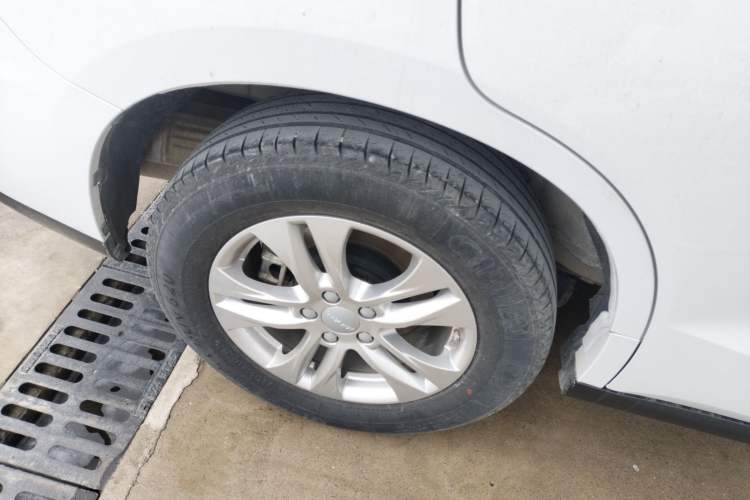 Used Haval M6 2019 1.5T DCT Two-Wheel Drive Elite Version China VI Standard Right Rear Wheel Hub