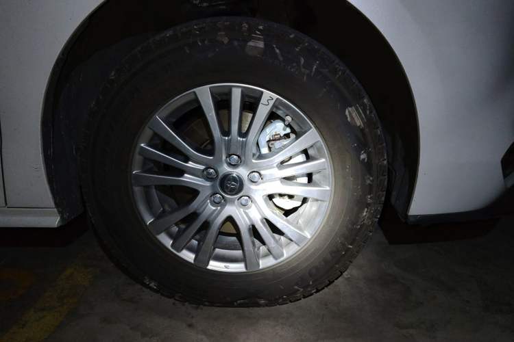 Used Toyota SIENNA 2023 2.5L Hybrid Comfort Edition Right Front Wheel Hub