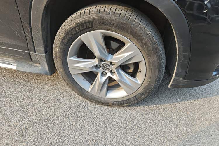 Used Toyota Highlander 2018 2.0T Four-Wheel Drive Luxury Edition 7 Seats China V Emission Standard