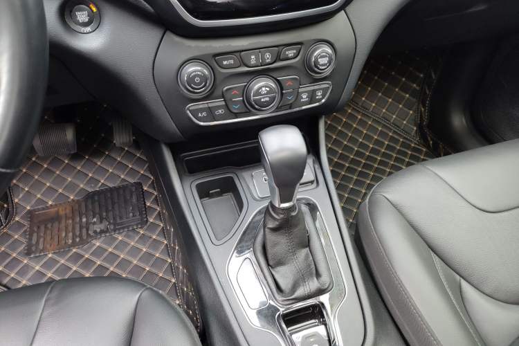 Used Jeep Cherokee 2020 2.0T Two-Wheel Drive Leading Edition