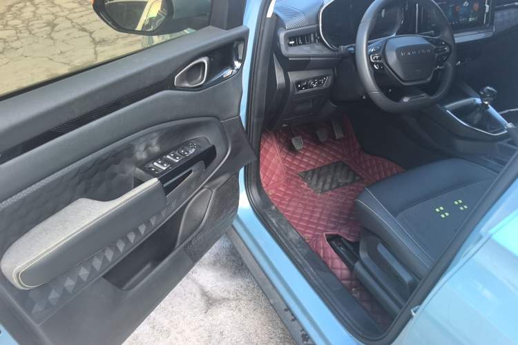 Used Baojun RM-5 2019 1.5T Manual Elite Version with 24-Hour Online Service 7 Seats
