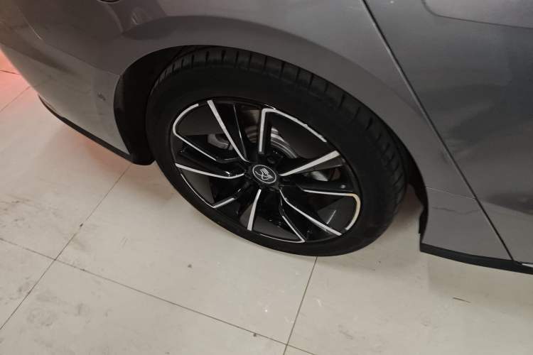 Used BYD Han 2020 EV Four-Wheel Drive High-Performance Flagship Model Exterior 5