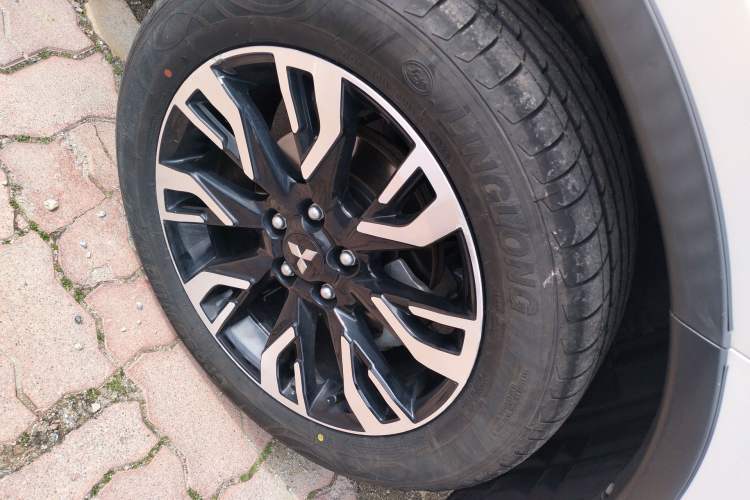 Used Mitsubishi Outlander 2020 2.0L Two-Wheel Drive Enjoyment Version 5 Seats Right Front Wheel Hub