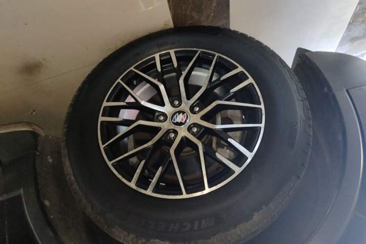 Used Buick Envision 2017 28T Four-Wheel Drive Elite Model Left Front Wheel Hub