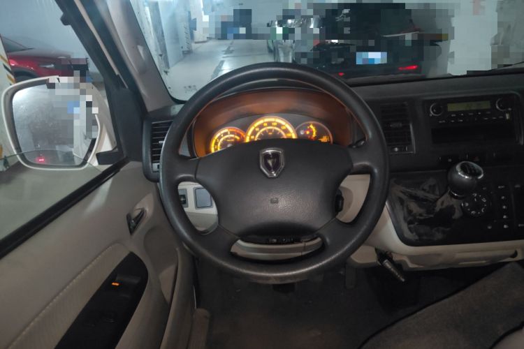 Used Jinbei Hiace 2014 2.0L Luxury Version V19
