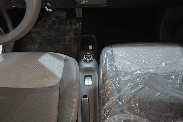 Used Wuling Zhiguang New Energy 2025 Model 305km Ambitious Edition Gear Lever