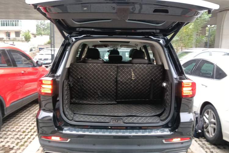 Used Roewe RX8 2019 30T Smart Connectivity Two-Wheel Drive Supreme Flagship Edition