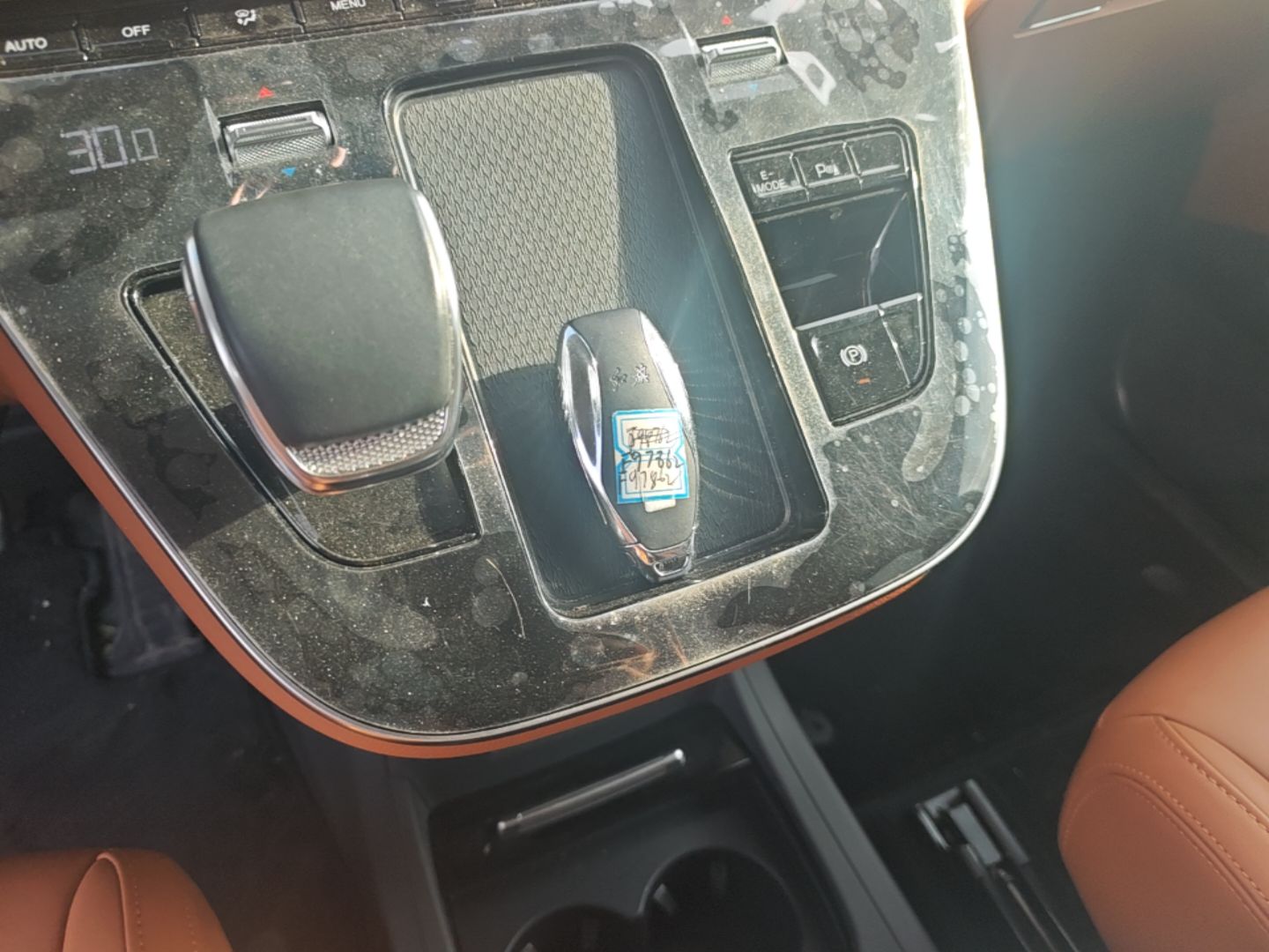 Hongqi HQ9 PHEV 2024 2.0T Four-Wheel Drive Business Edition — снимка 16