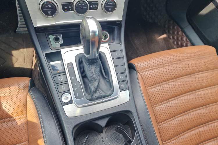 Used Volkswagen FAW-Volkswagen CC 2013 2.0 TSI Prestige Model Gear Lever