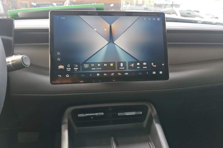 Used BYD Qin PLUS 2025 DM-i Smart Drive 120KM Superior Model Audio And AC Panel