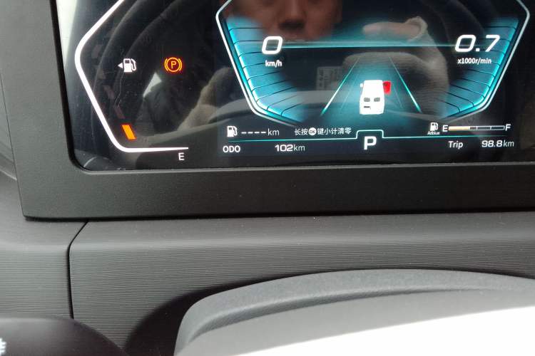 Used Sinotruk Pioneer V 2025 Multi-Function PRO Version 2.0T Automatic Short Wheelbase Low Roof Odometer Close Up