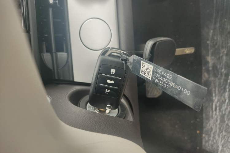 Used CHANGAN NEVO Lumin 2026 Model Treasure Edition 205km Beloved Beige Guoxuan Interior 1