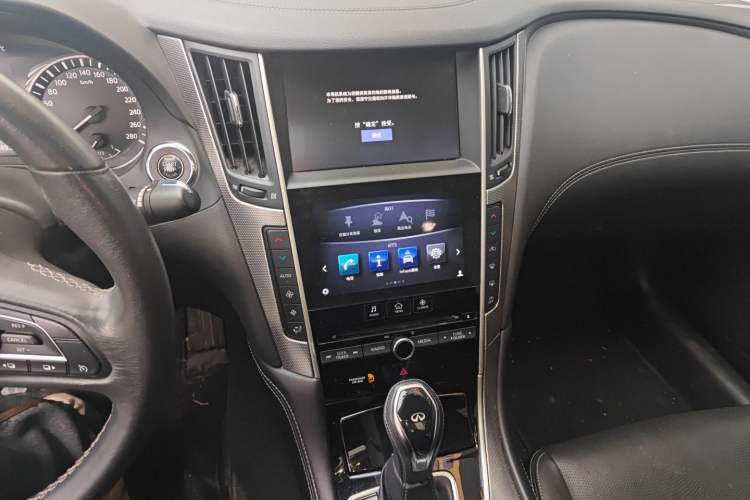 Used Infiniti Q50L 2018 2.0T Enjoyment Version China VI Standard
