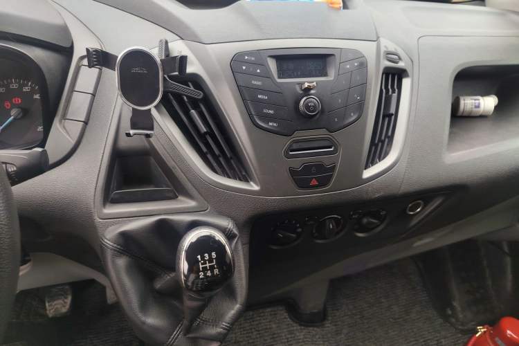 Used Ford Transit 2017 2.0T Diesel Multi-Purpose Commercial Vehicle Short Wheelbase Low Roof China V Standard