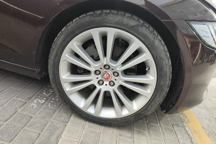 Used Jaguar XF 2016 XF 2.0T Two-Wheel-Drive Luxury Edition
