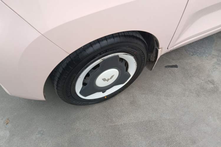 Used Wuling Hongguang MINIEV 2022 Macaron Premium Model – Lithium Ternary Battery Left Front Wheel Hub