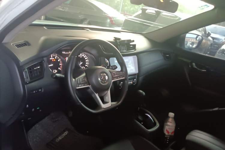 Used Nissan X-Trail 2020 2.0L XL ITS CVT 2WD SmartConnect Comfort Edition Center Console