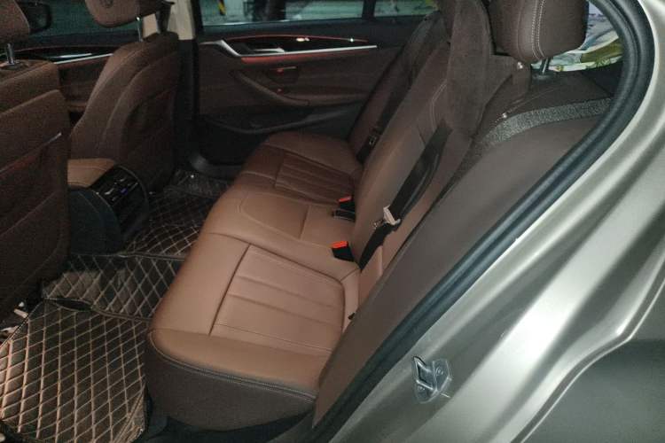 Used BMW 5 Series 2019 525Li Luxury Package Left Rear Seat