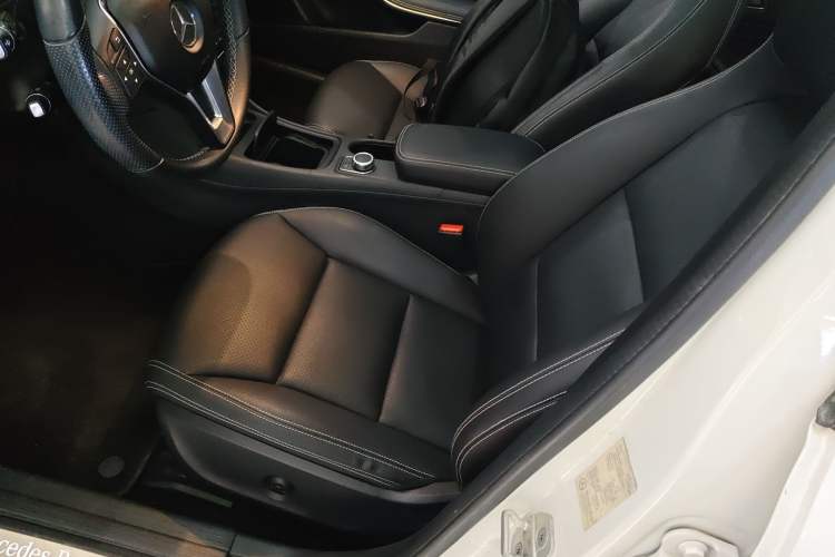 Used Mercedes-Benz GLA 2015 GLA 220 4MATIC Luxury Model
