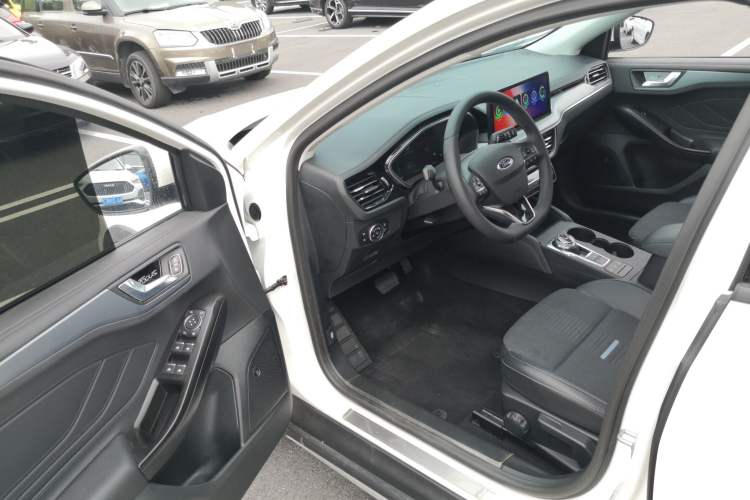 Used Ford Focus Active 2021 EcoBoost 180 Automatic Trendy Model
