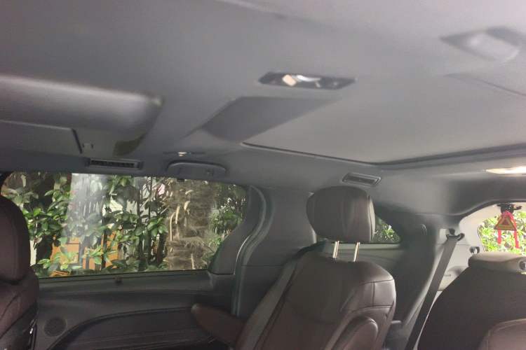 Used Toyota SIENNA 2023 2.5L Hybrid Platinum Edition Headliner