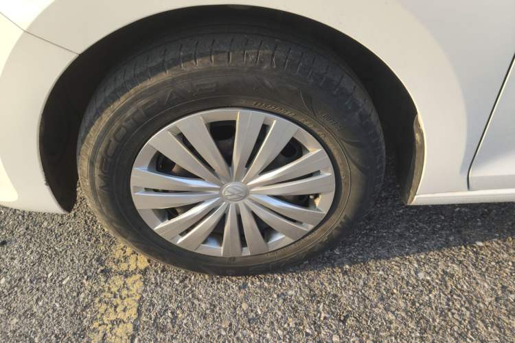 Used Volkswagen Santana 2021 1.5L Manual Fashion Edition Left Front Wheel Hub