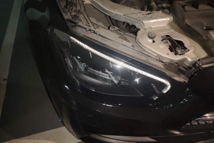 Used Mercedes-Benz E-Class 2023 E 300 L Sporty and Stylish Model Right Front Headlight